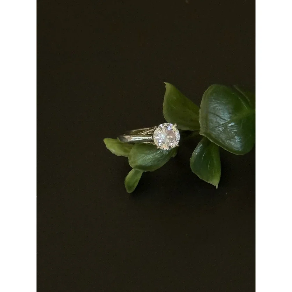 Silver Tone Round Cut Clear Solitaire Ring with Filigree Detail Size 7